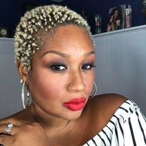 Meet your Posher, Ebony